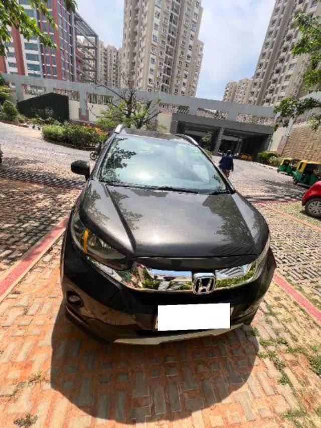 https://images10.gaadi.com/usedcar_image/4394324/original/de1be7e4d82c543eab2845ab9540f449.jpg?imwidth=6402