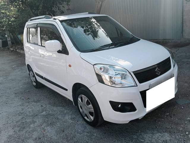 https://images10.gaadi.com/usedcar_image/4394339/original/processed_d99f8ca462b733d57face26951f0bdc8.jpg?imwidth=6400