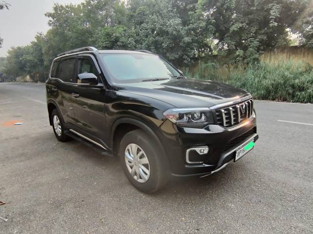 https://images10.gaadi.com/usedcar_image/4394370/original/processed_170c3bcadf14bf125d40eb497216e4f8.jpg?imwidth=6400