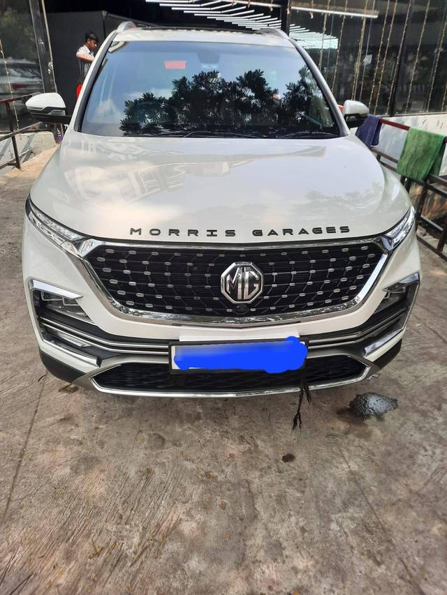 https://images10.gaadi.com/usedcar_image/4394433/original/processed_3e128346c898fcf442d68ff6f273bb9e.jpg?imwidth=6400