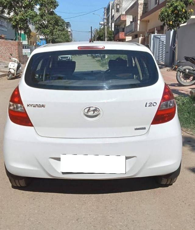 https://images10.gaadi.com/usedcar_image/4394491/original/processed_f3513cdb28fc8423c767f509ef3eee13.jpg?imwidth=6401