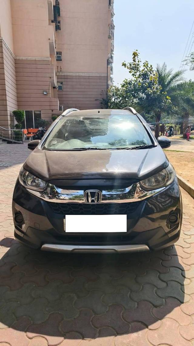 https://images10.gaadi.com/usedcar_image/4394509/original/processed_3b57069d6ec0af4917f4b2511c06d21e.jpg?imwidth=6400