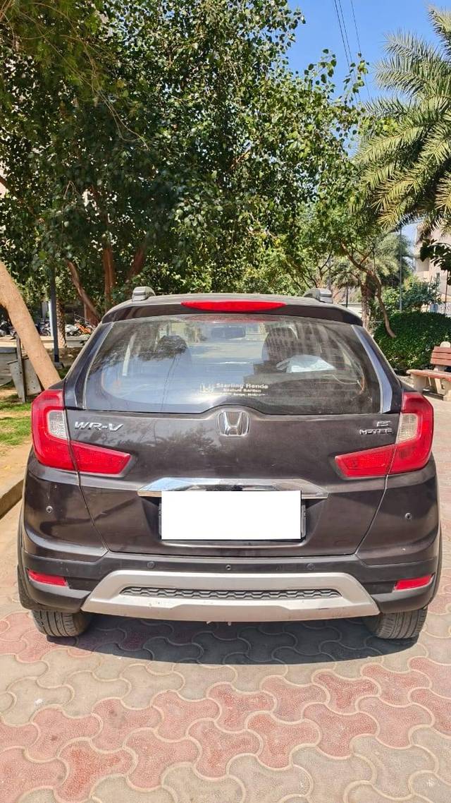 https://images10.gaadi.com/usedcar_image/4394509/original/processed_d41ec7c822fda3e9a0779074b3ec3861.jpg?imwidth=6402