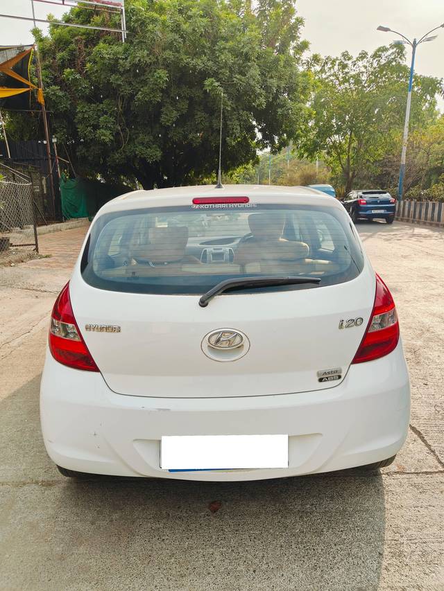 https://images10.gaadi.com/usedcar_image/4394545/original/processed_d89e95e242f1963e6b7991ec3d9fa452.jpg?imwidth=6402