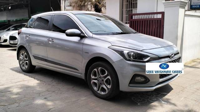 https://images10.gaadi.com/usedcar_image/4394609/original/processed_c1e8e04e35dec4f1ec0f448280ece524.jpg?imwidth=6400