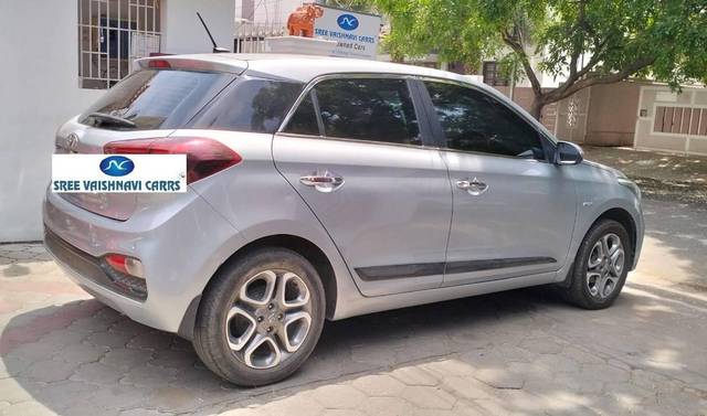 https://images10.gaadi.com/usedcar_image/4394609/original/processed_ce5a3f65a57c61fb9a70a7d2f96179e5.jpg?imwidth=6401