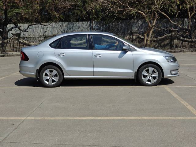 https://images10.gaadi.com/usedcar_image/4394611/original/0c0af7fb475a4f0040e48e124745fb54.jpg?imwidth=6401