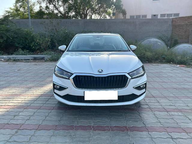 https://images10.gaadi.com/usedcar_image/4394625/original/processed_957a478e7a1c58cdfa50088ab2a8d5a2.jpg?imwidth=6402