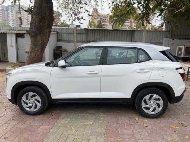 https://images10.gaadi.com/usedcar_image/4394627/original/4596534c-cf50-4748-9832-8491e6fe6614.jpg?imwidth=6402