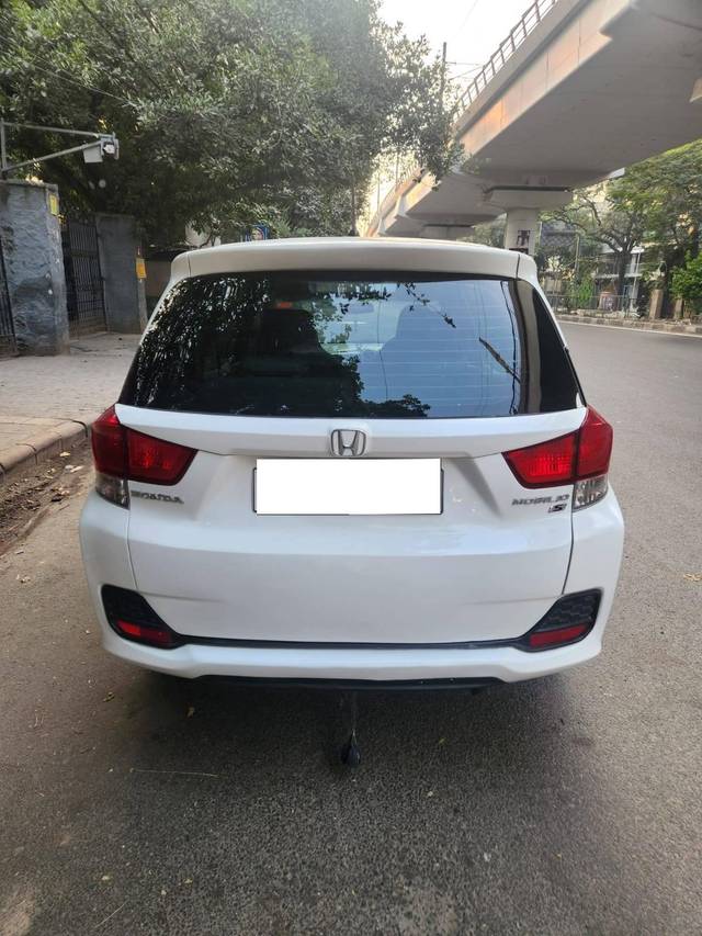 https://images10.gaadi.com/usedcar_image/4394643/original/processed_6ba0421e918a02efacac5875e5a3c750.jpg?imwidth=6401