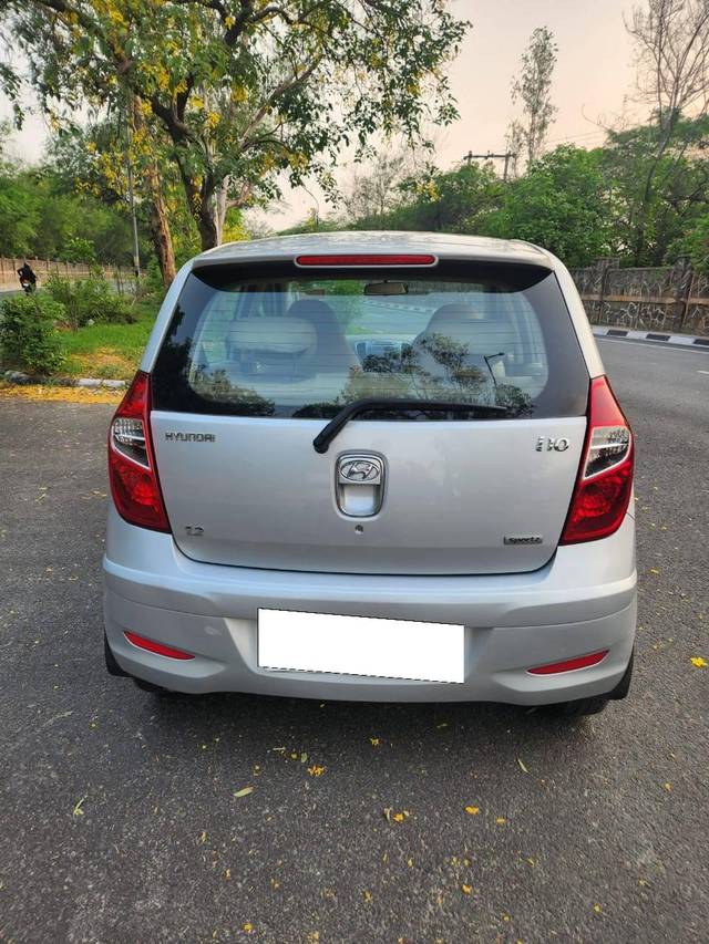 https://images10.gaadi.com/usedcar_image/4394658/original/processed_79f23ac90b52cb74cda30d4e12a53f0d.jpeg?imwidth=6401