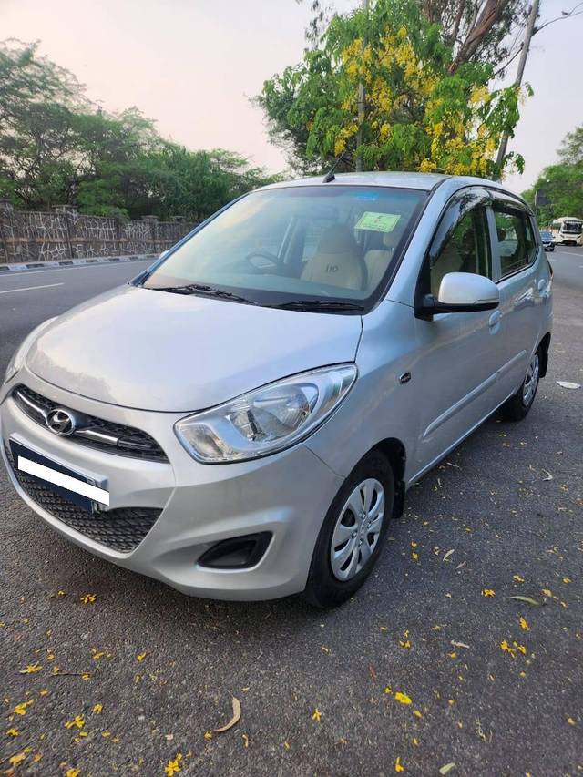 https://images10.gaadi.com/usedcar_image/4394658/original/processed_ffffc121b8f0ba0ae3cc4ba5ed61b978.jpeg?imwidth=6402