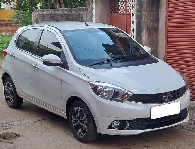 https://images10.gaadi.com/usedcar_image/4394760/original/processed_6b079c70-e206-4ee4-8e26-e864b98dfa04.jpg?imwidth=6400