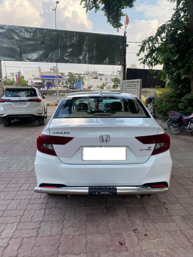 https://images10.gaadi.com/usedcar_image/4394769/original/processed_452e5c0d-f258-45d3-84c3-3c513a98dcf3.jpg?imwidth=6401