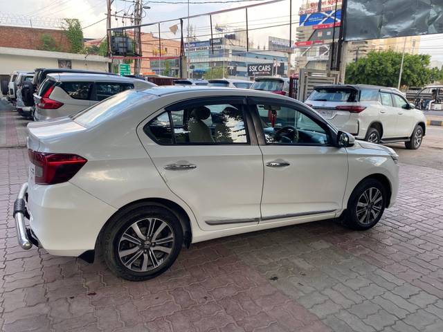 https://images10.gaadi.com/usedcar_image/4394769/original/processed_5f31a02b-4fc2-469a-94aa-f412dd94eef3.jpg?imwidth=6402