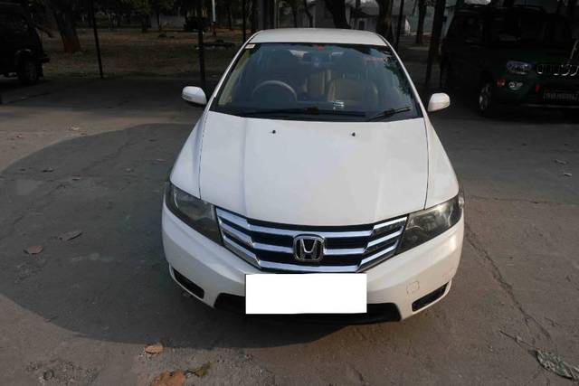 https://images10.gaadi.com/usedcar_image/4394771/original/processed_688575ef-e8a6-4ba5-b304-ae4b7f328b68.jpg?imwidth=6400