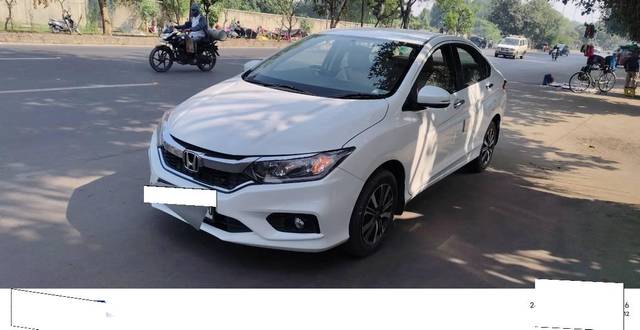 https://images10.gaadi.com/usedcar_image/4394776/original/processed_e3c8903b-1558-4445-b8d8-c2f5904b505c.jpg?imwidth=6400