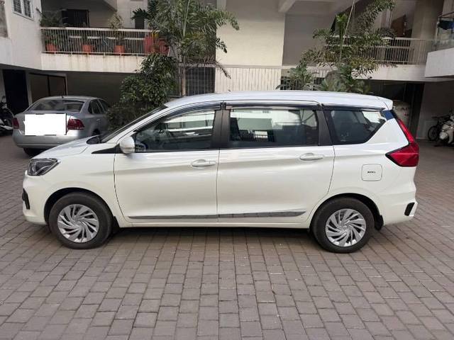 https://images10.gaadi.com/usedcar_image/4394807/original/processed_2874c055-a2b7-4d17-8751-86fe67a9bd58.jpeg?imwidth=6401