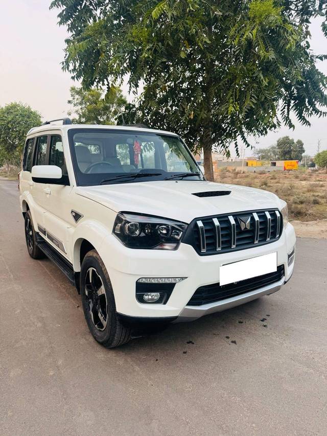 https://images10.gaadi.com/usedcar_image/4394827/original/processed_3dc5a5054cf59d6f06a298ad6eeee1a7.jpg?imwidth=6400