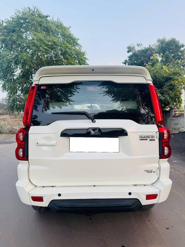 https://images10.gaadi.com/usedcar_image/4394827/original/processed_48c762b5709fd9336e534d0aa7e2af4d.jpg?imwidth=6402