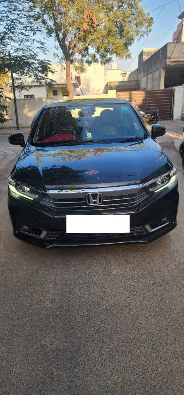 https://images10.gaadi.com/usedcar_image/4394831/original/processed_3c099c71d7978a8feeab5327d41ba84c.jpg?imwidth=6402