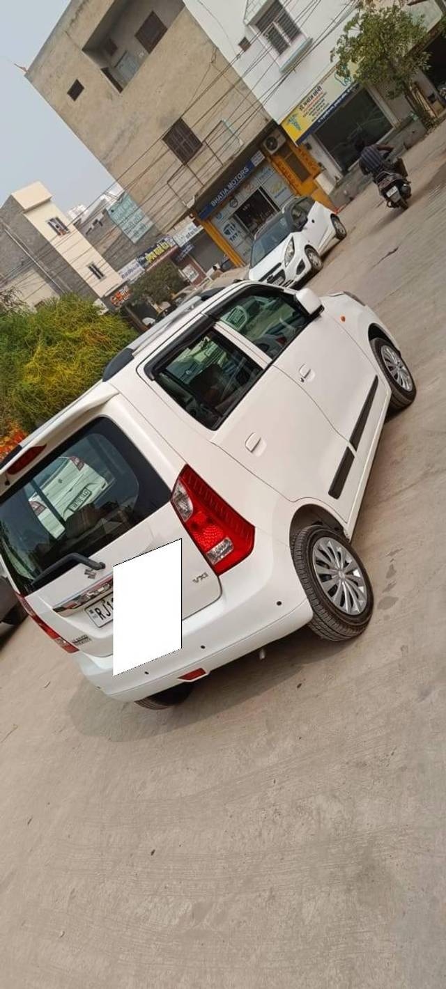 https://images10.gaadi.com/usedcar_image/4394844/original/processed_5fd3b2fb009f45fed543f05650747640.jpg?imwidth=6401