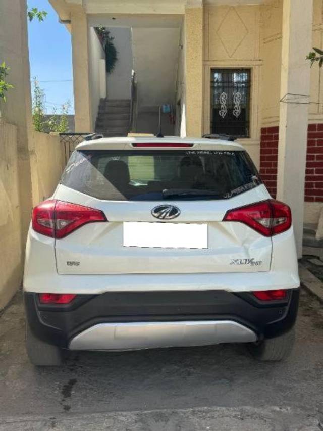 https://images10.gaadi.com/usedcar_image/4394973/original/processed_d61edcd0-1191-478a-8d2c-16c3e7984bb4.jpg?imwidth=6402