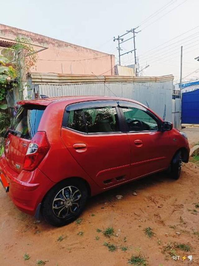 https://images10.gaadi.com/usedcar_image/4395061/original/processed_e16a5949-7f8f-4374-977b-3e62c8296471.jpg?imwidth=6401