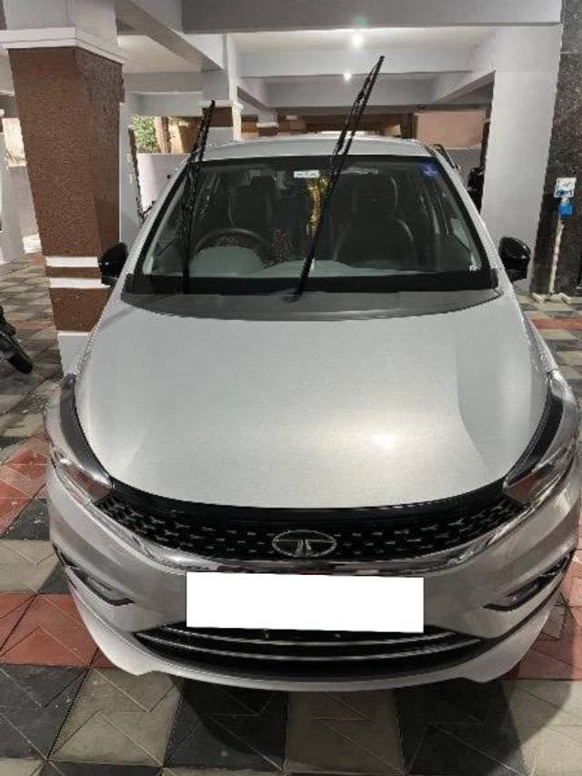 https://images10.gaadi.com/usedcar_image/4395116/original/processed_f77da4a0-a9b7-49b0-83b0-15fbe78350f2.jpeg?imwidth=6402