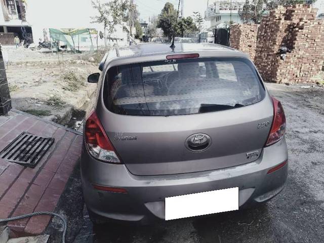 https://images10.gaadi.com/usedcar_image/4395171/original/processed_97102126-1318-4120-ac1d-b580c98f6c9a.jpg?imwidth=6401