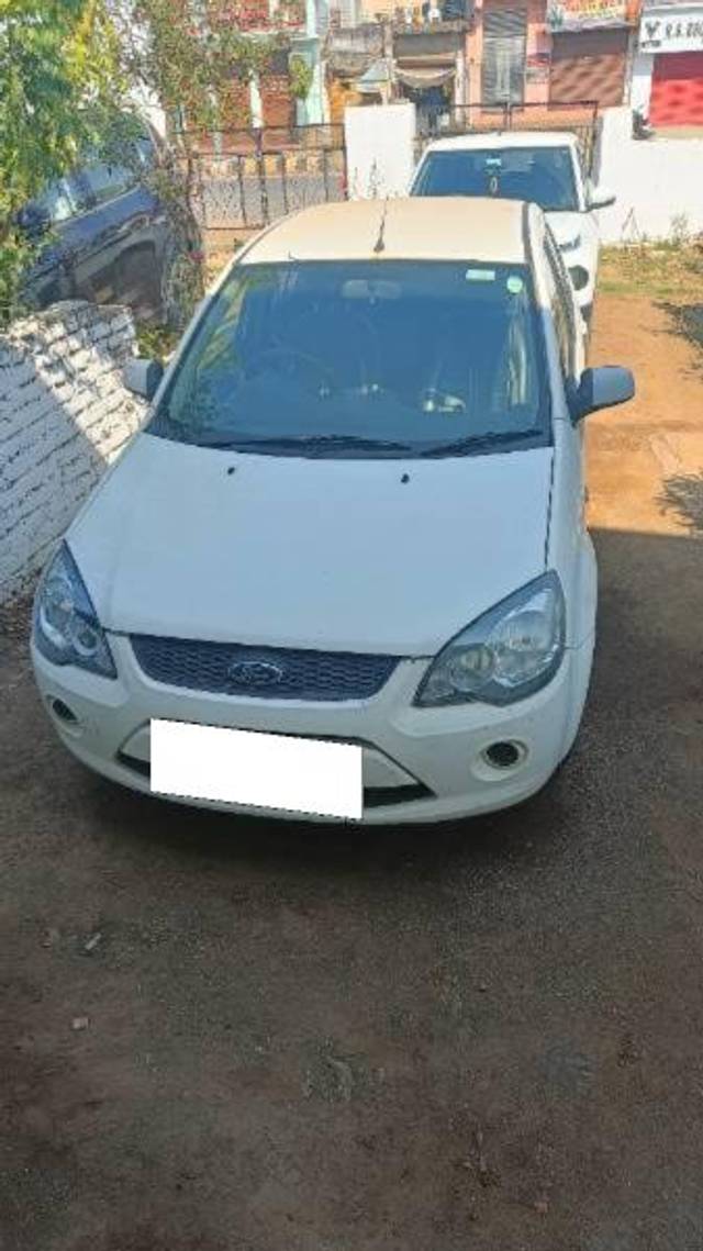 https://images10.gaadi.com/usedcar_image/4395254/original/processed_98d5b4ce-a409-4522-bd5c-8cdc2e9a6148.jpg?imwidth=6402