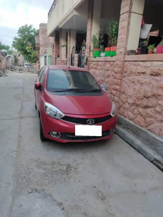 https://images10.gaadi.com/usedcar_image/4395292/original/processed_a1aaefe8-74a1-4ac5-99fa-32c81aaf60a8.jpg?imwidth=6401