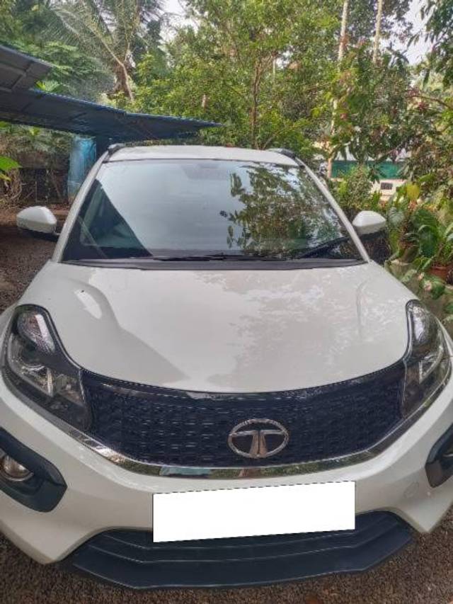 https://images10.gaadi.com/usedcar_image/4395312/original/processed_60ee2a36-3e3c-4508-882e-1f33bf794ed8.jpg?imwidth=6400