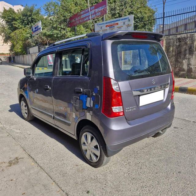 https://images10.gaadi.com/usedcar_image/4395330/original/processed_ad83067f0027b6424424c9ebf4d15097.jpg?imwidth=6402