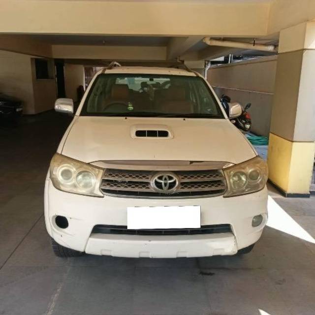 https://images10.gaadi.com/usedcar_image/4395346/original/processed_8f38666c-0211-4330-9e41-88498b035362.jpeg?imwidth=6402