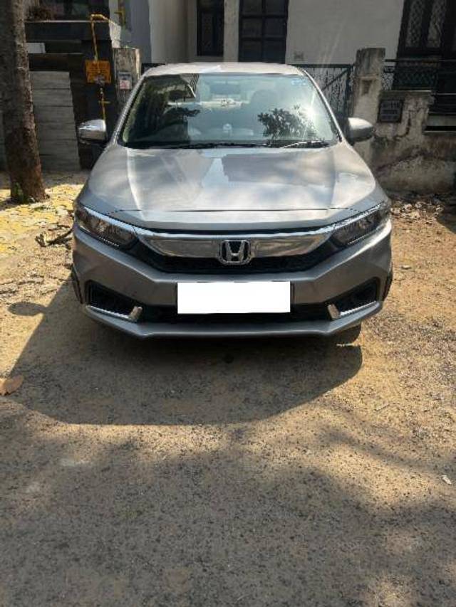 https://images10.gaadi.com/usedcar_image/4395442/original/3cbd7fd022339c3dc2e0ed2e8d8ae079.jpeg?imwidth=6400