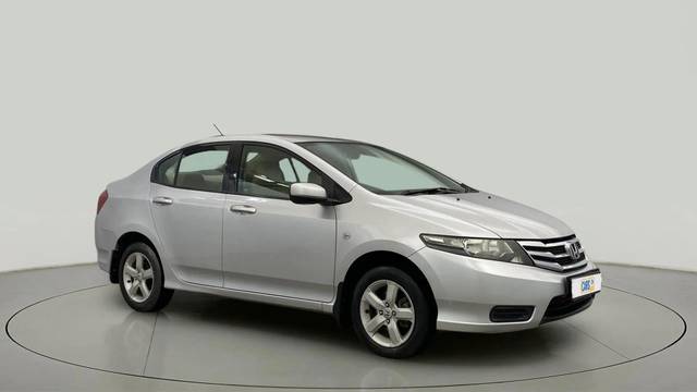 https://images10.gaadi.com/usedcar_image/4395466/original/4985d35a1db1f6e51306bad9da8fab69.jpg?imwidth=6400