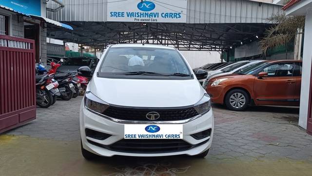 https://images10.gaadi.com/usedcar_image/4395480/original/95f33d23c149f7deb72a3bb774e659c8.jpg?imwidth=6400