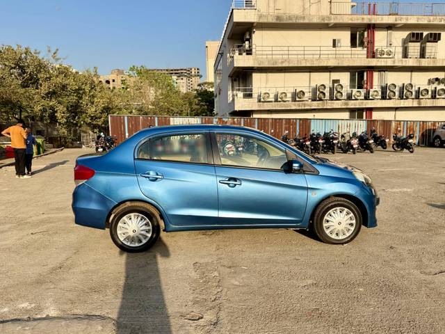 https://images10.gaadi.com/usedcar_image/4395529/original/processed_16431409a4d2fa4dd370e91f5d8d65df.jpg?imwidth=6401