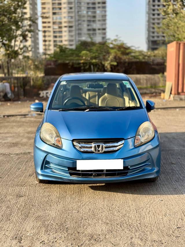 https://images10.gaadi.com/usedcar_image/4395529/original/processed_7859e90fd62f0aaba3b6c71004f53433.jpg?imwidth=6402