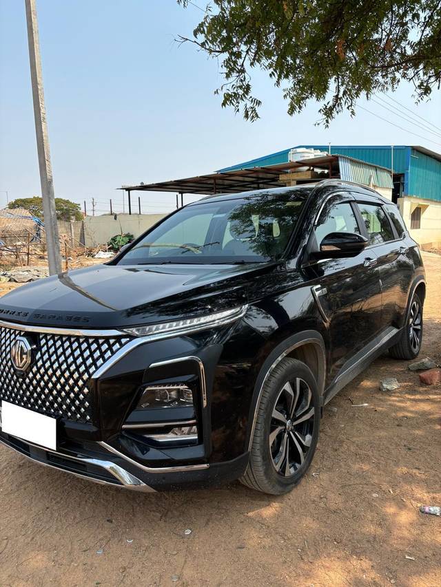 https://images10.gaadi.com/usedcar_image/4395533/original/processed_27d615a8fe5bc0e401256743a8d10695.jpg?imwidth=6401