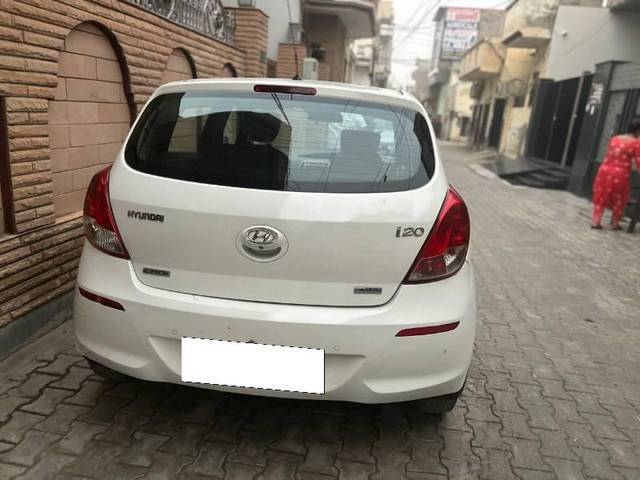 https://images10.gaadi.com/usedcar_image/4395640/original/processed_291b5dd9-23ed-4503-8547-a8f816a83a9f.jpg?imwidth=6401