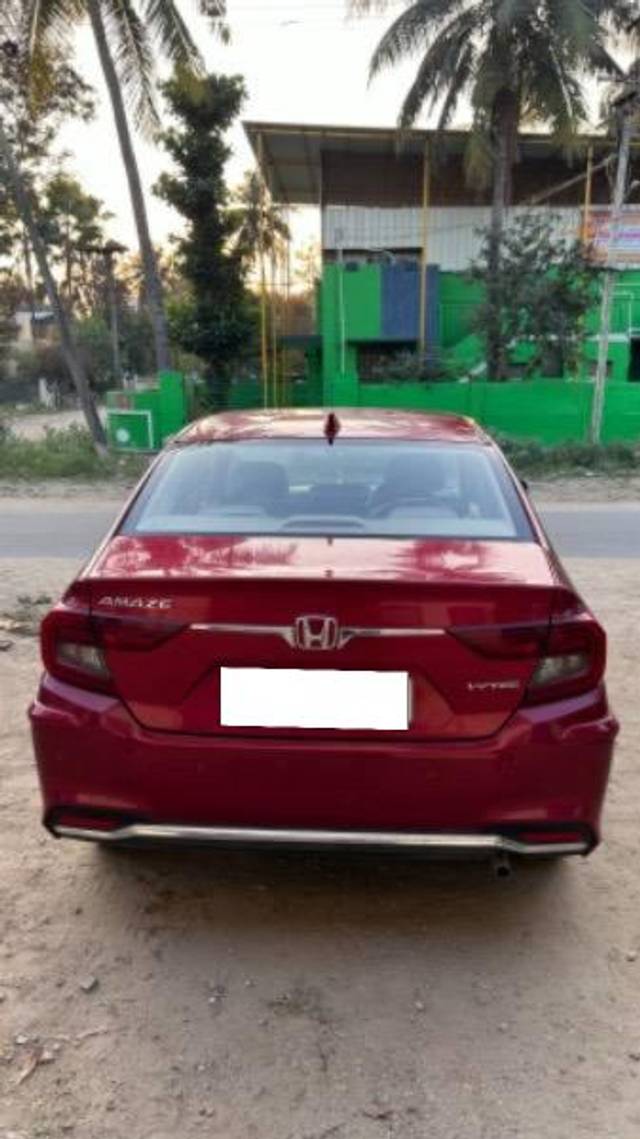 https://images10.gaadi.com/usedcar_image/4395760/original/processed_944d5fdf-6da4-4da8-a158-8db82656dfa8.jpeg?imwidth=6402