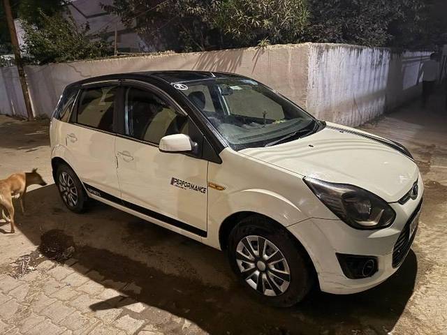 https://images10.gaadi.com/usedcar_image/4395765/original/processed_69374a3a-b3dd-40b9-a858-0fe1e19d0de2.jpeg?imwidth=6400