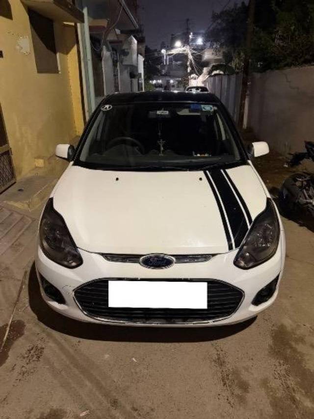 https://images10.gaadi.com/usedcar_image/4395765/original/processed_8b1b8a76-c6e7-4855-894d-146ecce65eda.jpeg?imwidth=6402