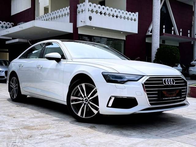 https://images10.gaadi.com/usedcar_image/4395772/original/processed_a4a6fe6e7b5ac4112438bd76580326cb.jpg?imwidth=6400