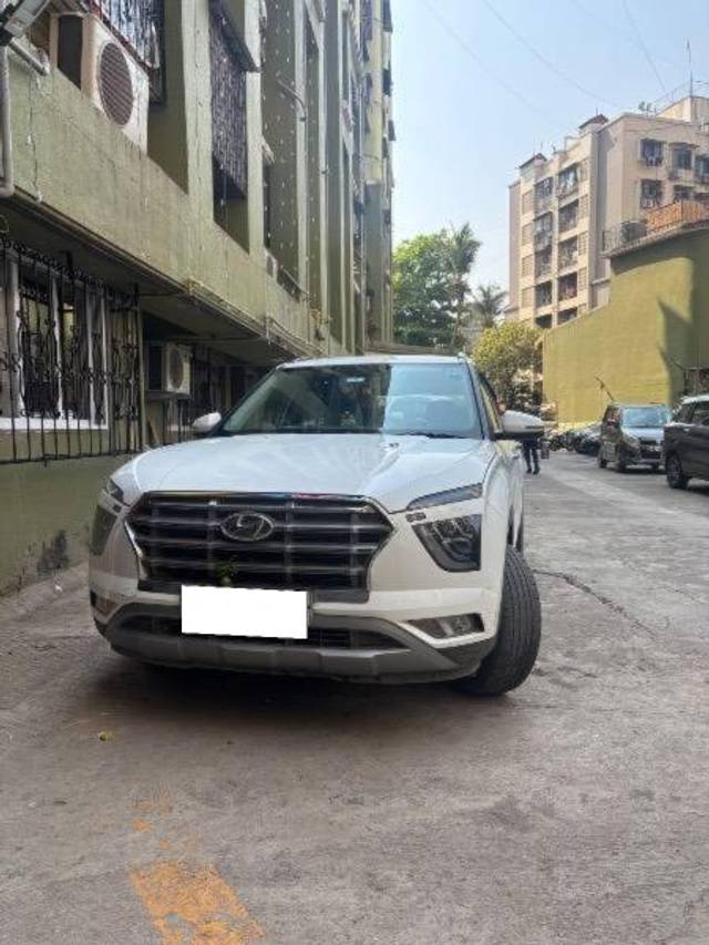 https://images10.gaadi.com/usedcar_image/4395927/original/processed_08909937-6370-44a7-8121-242bc47a3dc1.jpeg?imwidth=6400