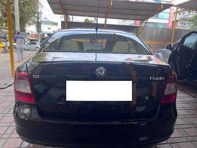 https://images10.gaadi.com/usedcar_image/4395960/original/0ba8cc4f7ee017865376174c88ff9623.jpeg?imwidth=6400