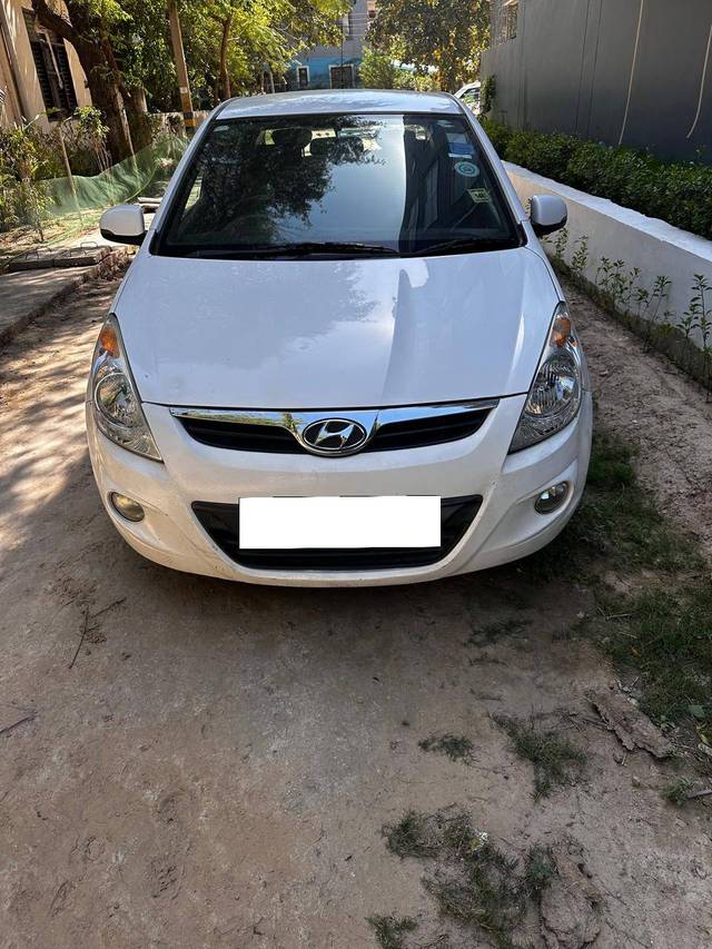 https://images10.gaadi.com/usedcar_image/4395962/original/dafe0d6d7e80433c474a035e9e92da29.jpg?imwidth=6400