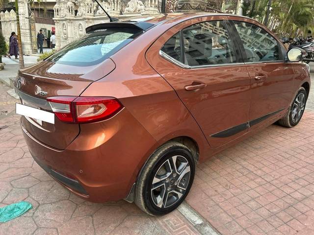 https://images10.gaadi.com/usedcar_image/4395972/original/processed_182b5d61480da4ad53ac17cbc80d77f5.jpg?imwidth=6402